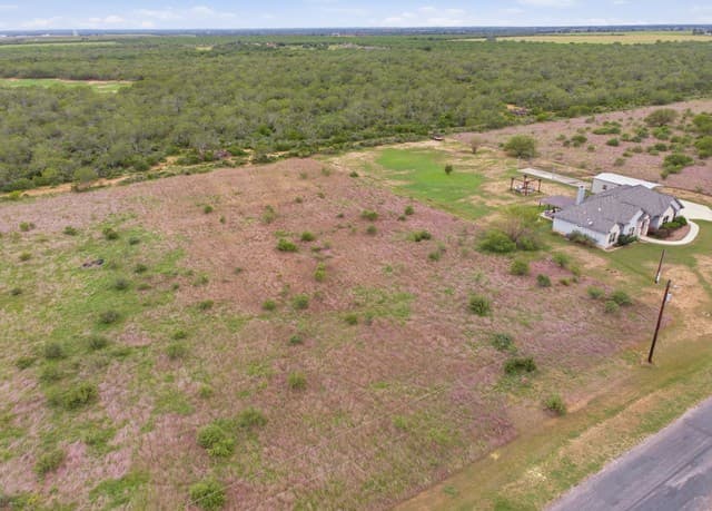 rental at 157 Gentle Breeze in Floresville, TX — photo 3