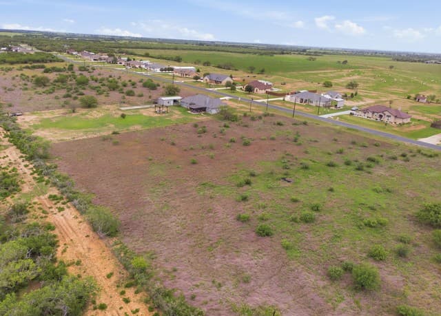rental at 157 Gentle Breeze in Floresville, TX — photo 4