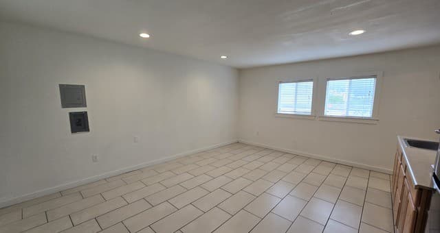 0rental at 2614 Monterey St Unit 5 in San Antonio, TX — photo 2