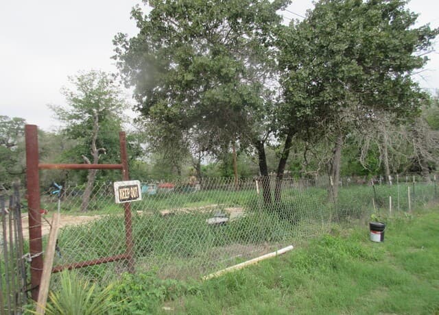 rental at 23753 Us Highway 281 So in San Antonio, TX — photo 4