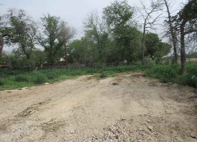 rental at 23753 Us Highway 281 So in San Antonio, TX — photo 5