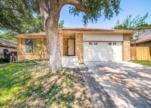 3-bedroom rental at 4922 Timber Wind in San Antonio, TX — photo 2