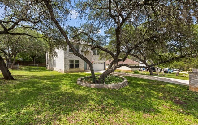 3-bedroom rental at 1923 Town Oak Dr in San Antonio, TX — photo 2