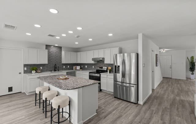 3-bedroom rental at 1923 Town Oak Dr in San Antonio, TX — photo 3