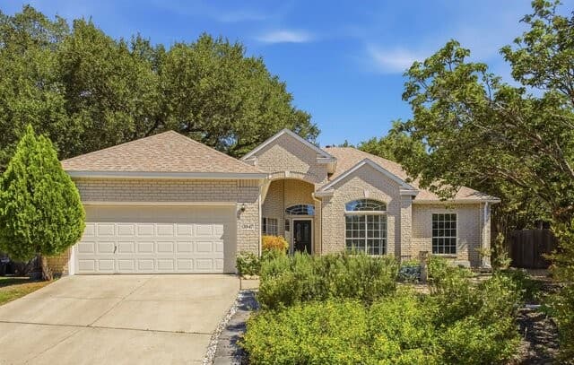 4-bedroom rental at 13947 Amber Crst in San Antonio, TX — photo 1