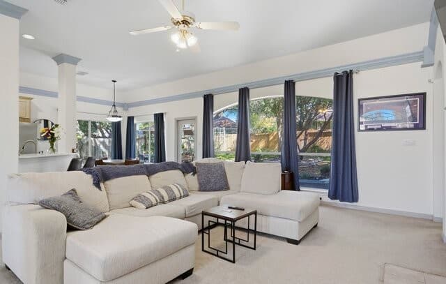 4-bedroom rental at 13947 Amber Crst in San Antonio, TX — photo 3