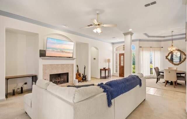 4-bedroom rental at 13947 Amber Crst in San Antonio, TX — photo 5
