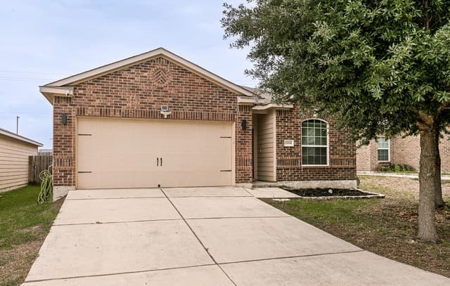 3-bedroom rental at 12114 Luckey Smt in San Antonio, TX — photo 1
