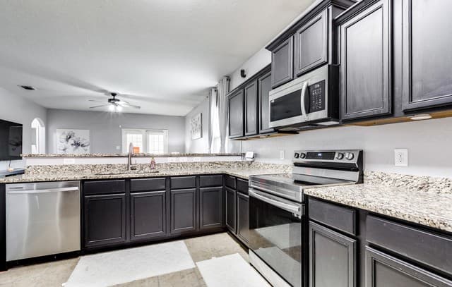 3-bedroom rental at 12114 Luckey Smt in San Antonio, TX — photo 4