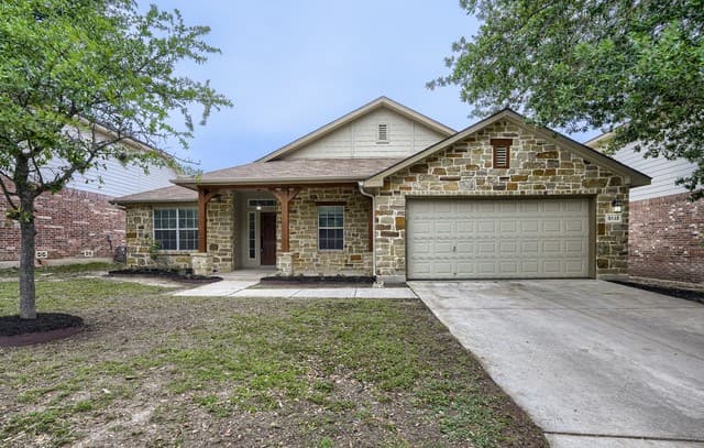 4-bedroom rental at 8518 El Camino Ct in San Antonio, TX — photo 2