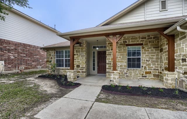 4-bedroom rental at 8518 El Camino Ct in San Antonio, TX — photo 3