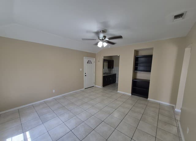2-bedroom rental at 1016 Blanco Rd. Unit 104 in San Antonio, TX — photo 5