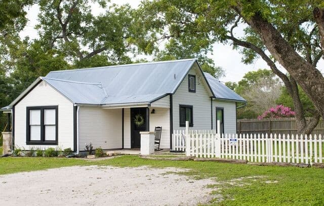 2-bedroom rental at 102/104 School in Boerne, TX — photo 2