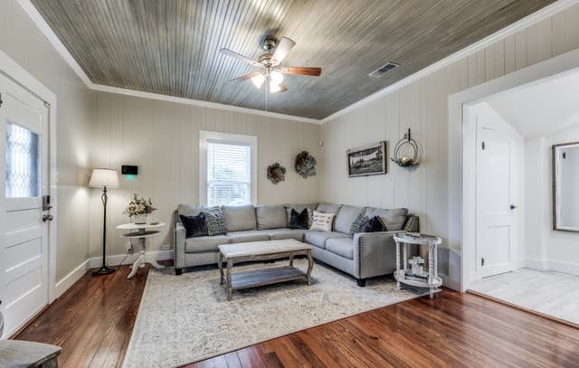 2-bedroom rental at 102/104 School in Boerne, TX — photo 3