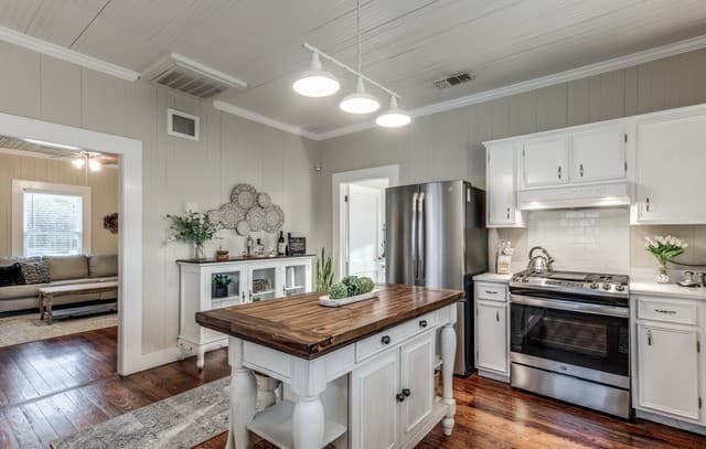 2-bedroom rental at 102/104 School in Boerne, TX — photo 5