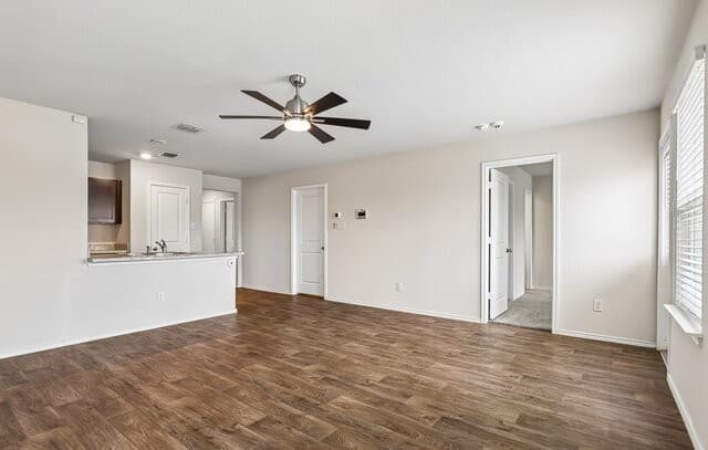 3-bedroom rental at 5818 Kendall Prairie in San Antonio, TX — photo 3