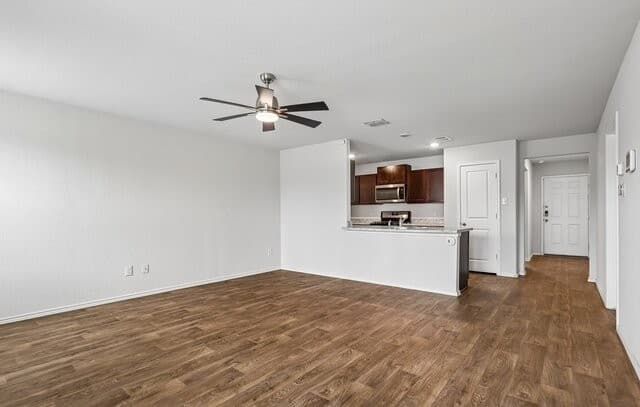3-bedroom rental at 5818 Kendall Prairie in San Antonio, TX — photo 4