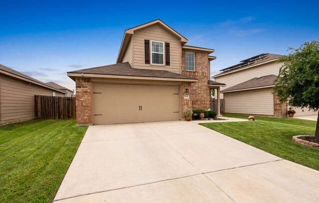 3-bedroom rental at 15244 Sleepy River Way in Von Ormy, TX — photo 3