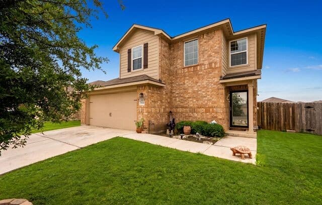 3-bedroom rental at 15244 Sleepy River Way in Von Ormy, TX — photo 4