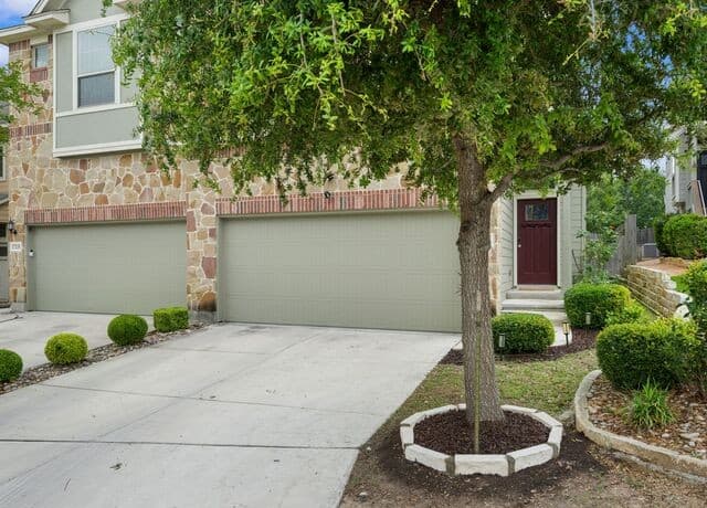 3-bedroom rental at 17339 Moscato in San Antonio, TX — photo 2
