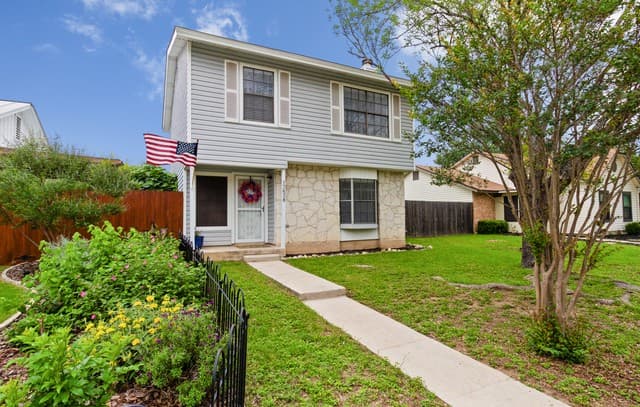 3-bedroom rental at 13638 Princes Knls in San Antonio, TX — photo 1