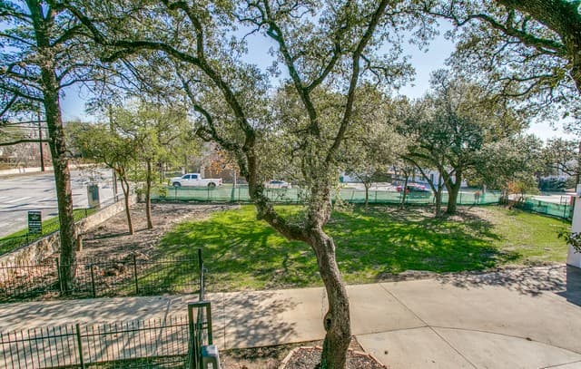 rental at LOT 13 E Mulberry Ave in San Antonio, TX — photo 2