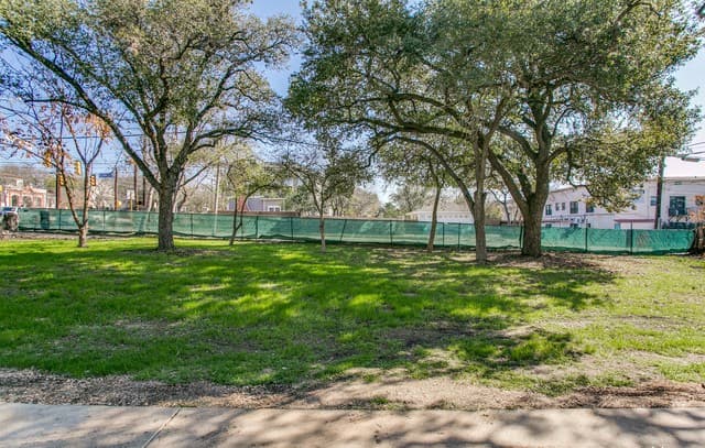 rental at LOT 13 E Mulberry Ave in San Antonio, TX — photo 3