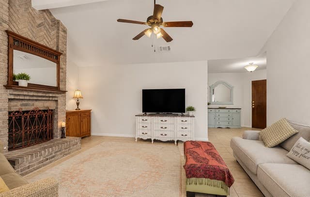 3-bedroom rental at 9103 Windgarden Cir in Windcrest, TX — photo 2
