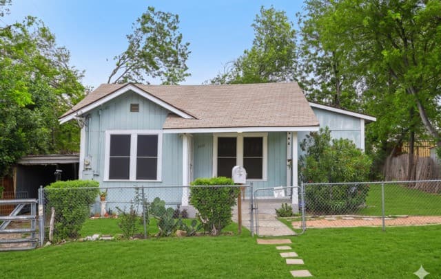 2-bedroom rental at 2310 N Sabinas St in San Antonio, TX — photo 1