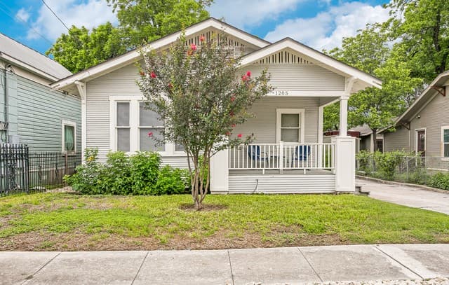 3-bedroom rental at 1205 Burnet St in San Antonio, TX — photo 1