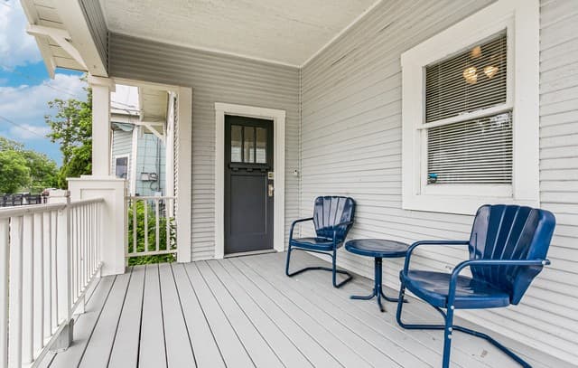 3-bedroom rental at 1205 Burnet St in San Antonio, TX — photo 3