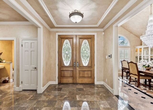 8-bedroom rental at 2 Galleria Drive in San Antonio, TX — photo 4