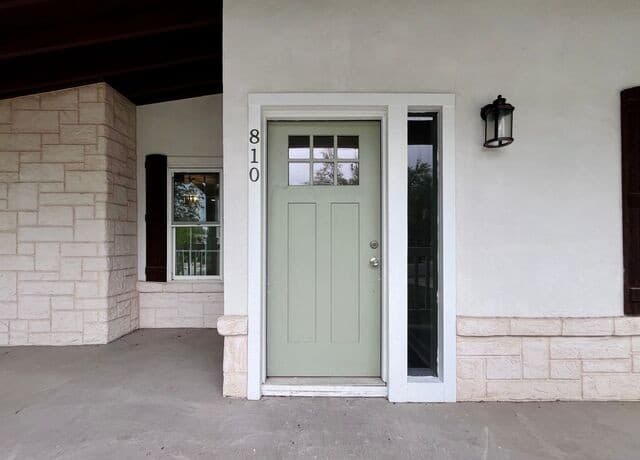 3-bedroom rental at 810 Elizabeth Rd in Terrell Hills, TX — photo 3