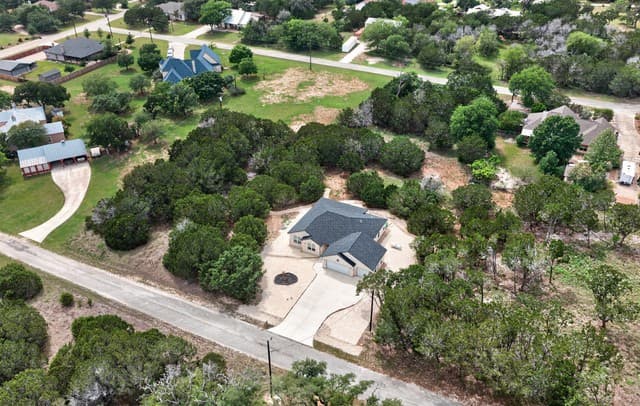 3-bedroom rental at 258 Heinen Rd in Bandera, TX — photo 3
