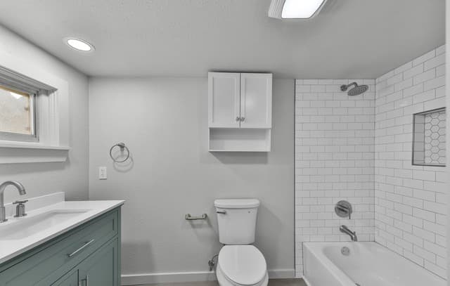 3-bedroom rental at 804 Commerce St in Pleasanton, TX — photo 3