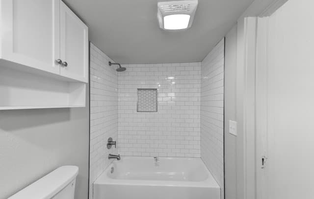 3-bedroom rental at 804 Commerce St in Pleasanton, TX — photo 4