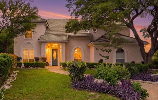 5-bedroom rental at 23006 Starbright in San Antonio, TX — photo 2