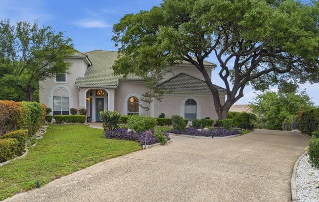 5-bedroom rental at 23006 Starbright in San Antonio, TX — photo 3