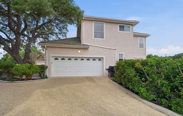 5-bedroom rental at 23006 Starbright in San Antonio, TX — photo 4