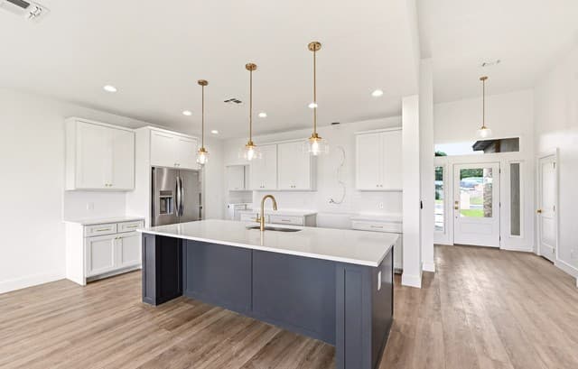 4-bedroom rental at 705 34th Street in Hondo, TX — photo 3
