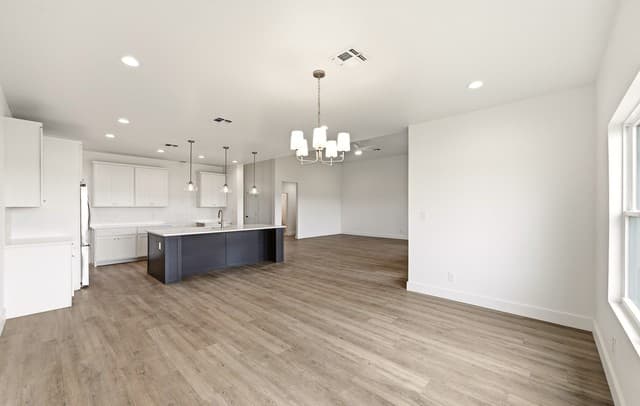 4-bedroom rental at 705 34th Street in Hondo, TX — photo 5