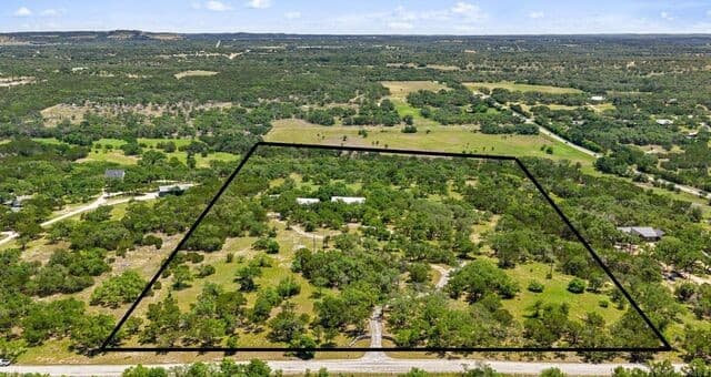 3-bedroom rental at 7855 Middle Creek Rd in Blanco, TX — photo 4