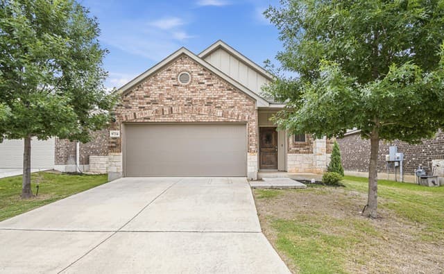 3-bedroom rental at 9734 Bricewood Oak in San Antonio, TX — photo 1