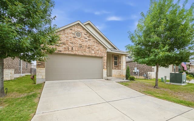 3-bedroom rental at 9734 Bricewood Oak in San Antonio, TX — photo 2