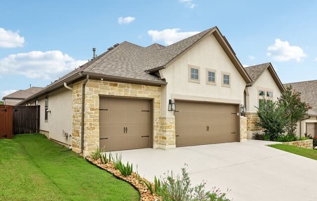 4-bedroom rental at 9007 Beacon Rdg in San Antonio, TX — photo 2