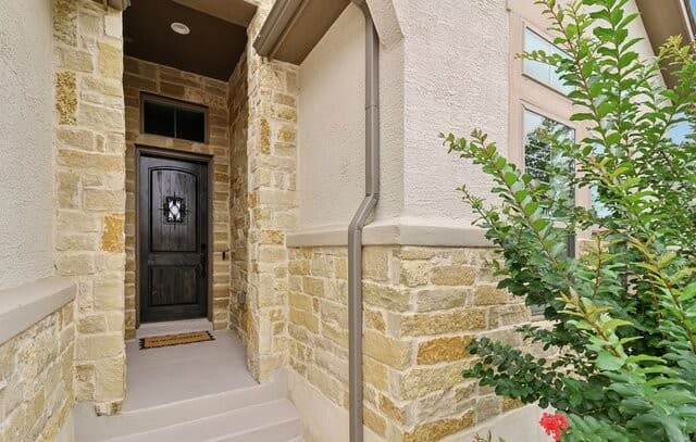4-bedroom rental at 9007 Beacon Rdg in San Antonio, TX — photo 3