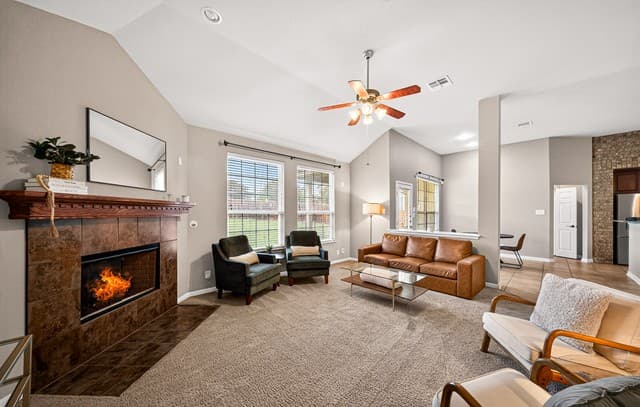 5-bedroom rental at 9123 Rio Sedona in Helotes, TX — photo 3