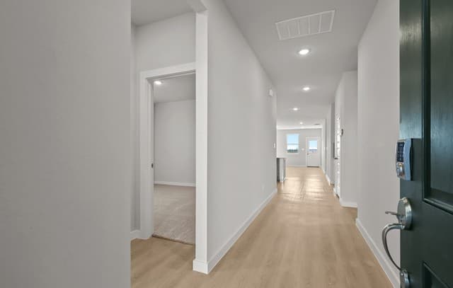 4-bedroom rental at 8420 Rocket View in San Antonio, TX — photo 4