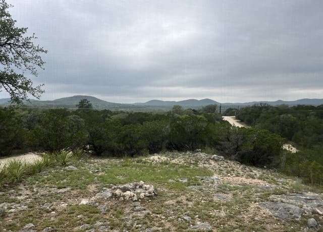 1-bedroom rental at 333 Spanish Oak in Bandera, TX — photo 4