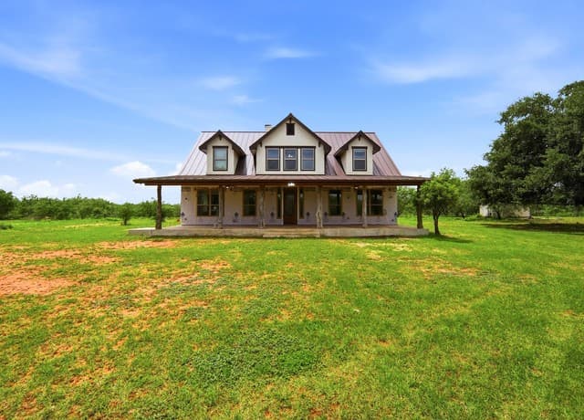 3-bedroom home for sale at 1253 County Road 7421 in Yancey TX